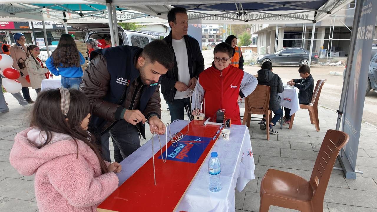 Kahramanmaraş Elbistan'da Bilim Otobüsü Gençlerle Buluştu! (3)