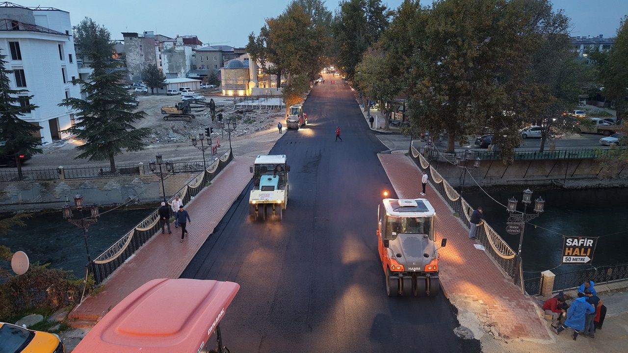 Kahramanmaraş Elbistan'da Dulkadiroğlu Caddesi'nin Asfaltı Tamamen Yenilendi (1)