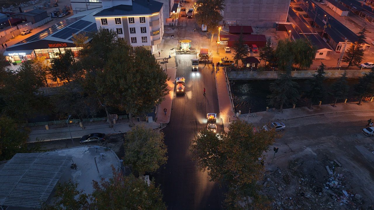 Kahramanmaraş Elbistan'da Dulkadiroğlu Caddesi'nin Asfaltı Tamamen Yenilendi (3)