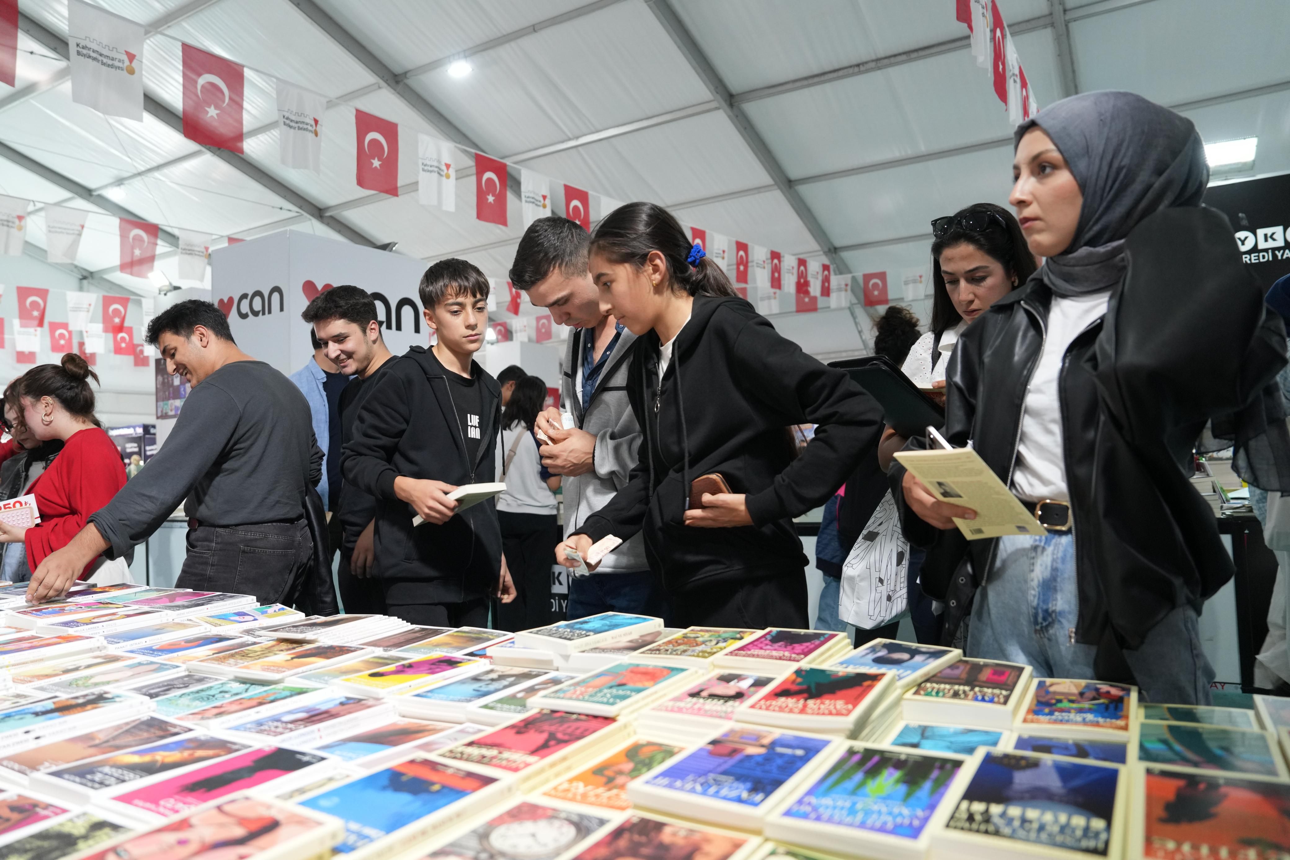 Kahramanmaraş Kitap Fuarı’nda Dokuzuncu Gün Yoğunluğu (5)