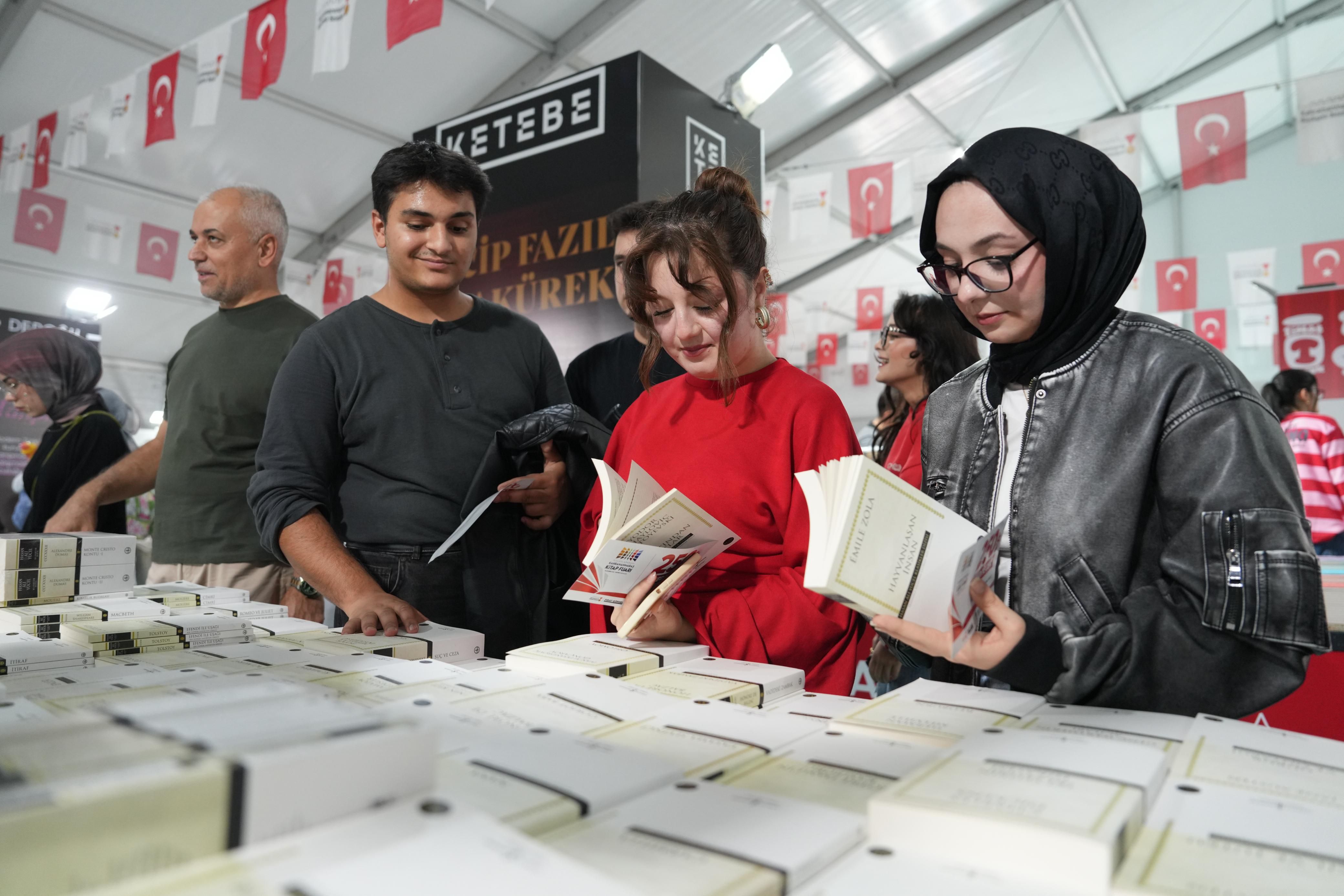 Kahramanmaraş Kitap Fuarı’nda Dokuzuncu Gün Yoğunluğu (6)