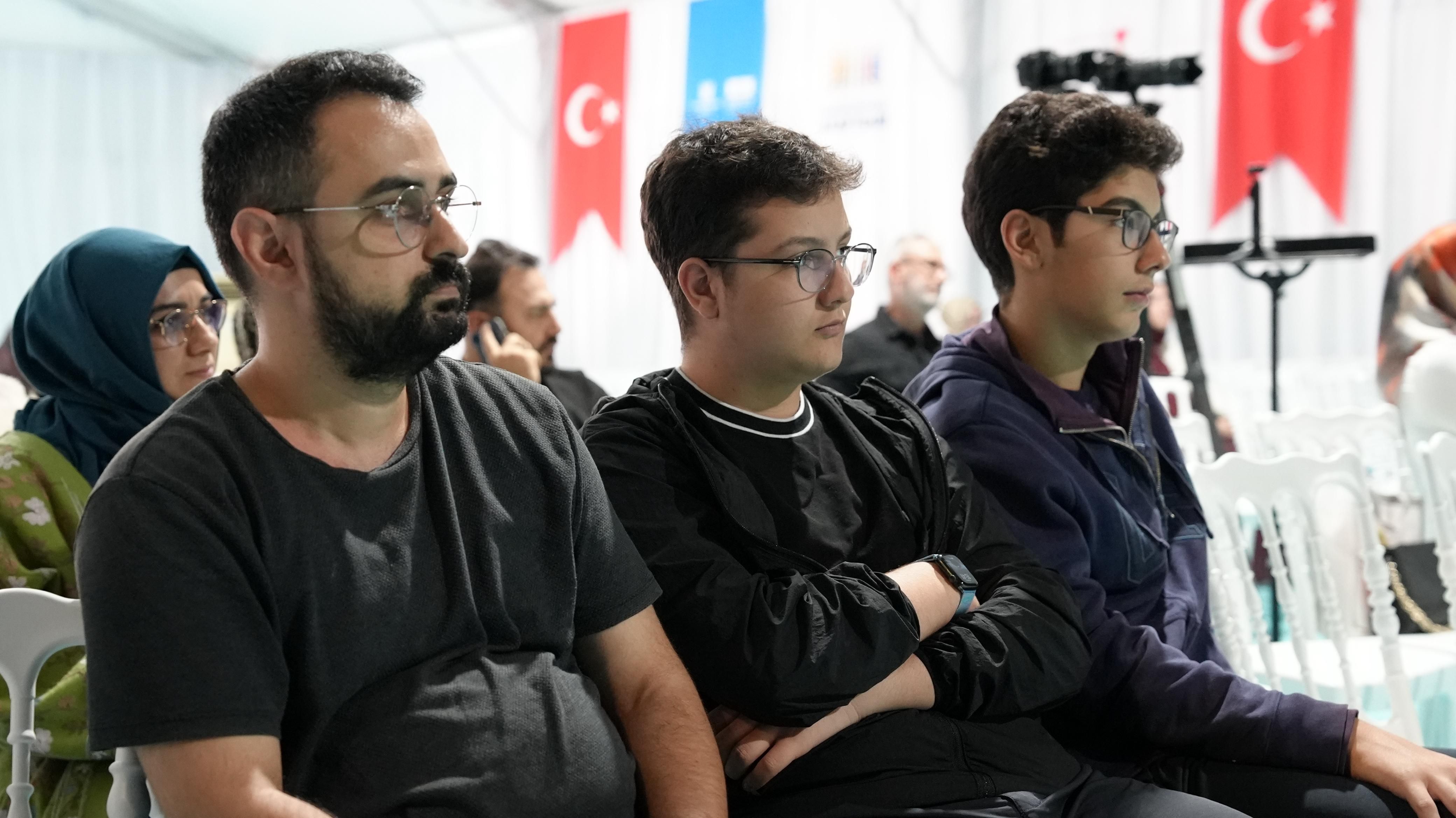 Kahramanmaraş Kitap Fuarı’nda İsmail Kara Okurlarla Buluştu (2)