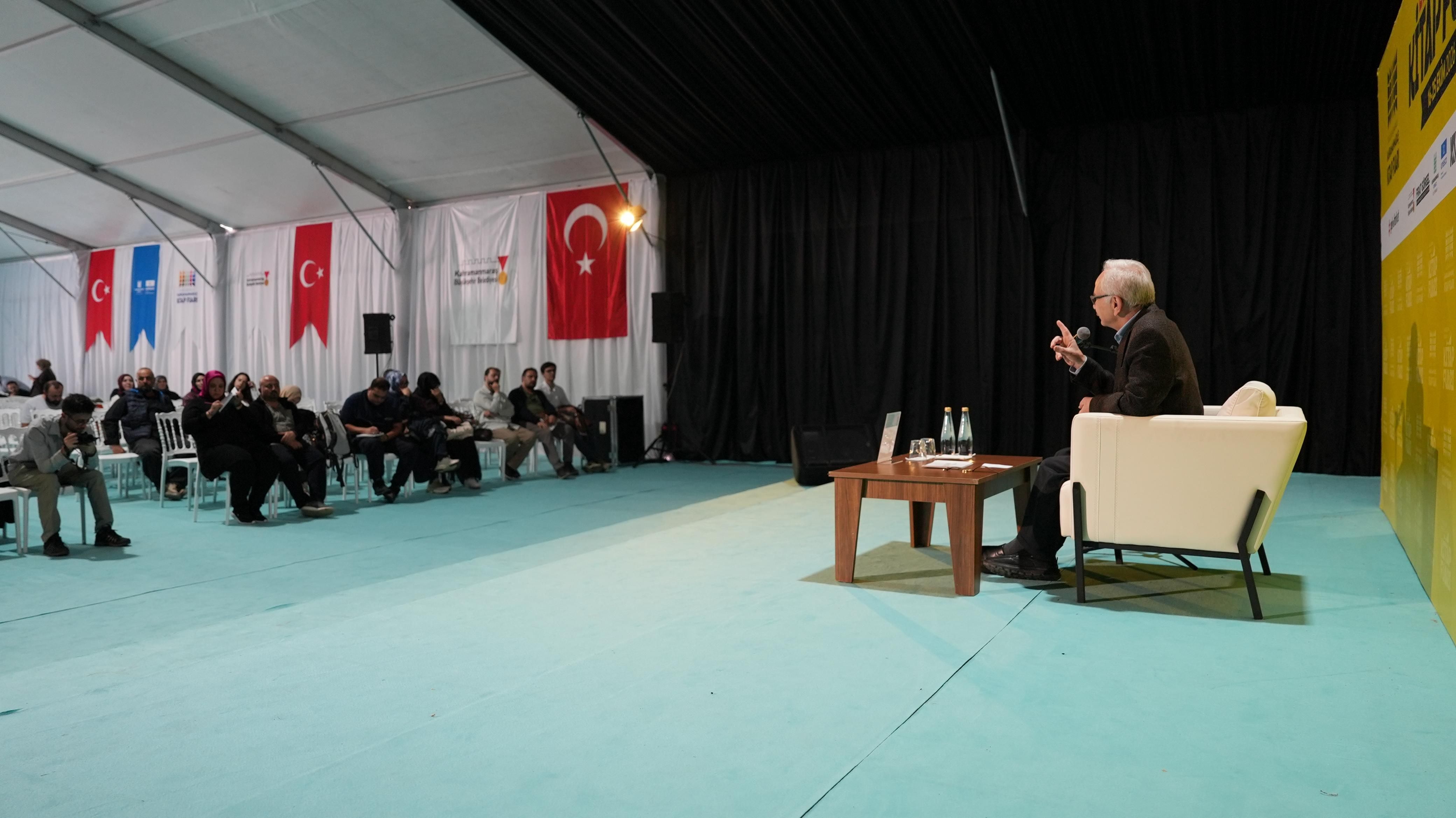Kahramanmaraş Kitap Fuarı’nda İsmail Kara Okurlarla Buluştu (5)
