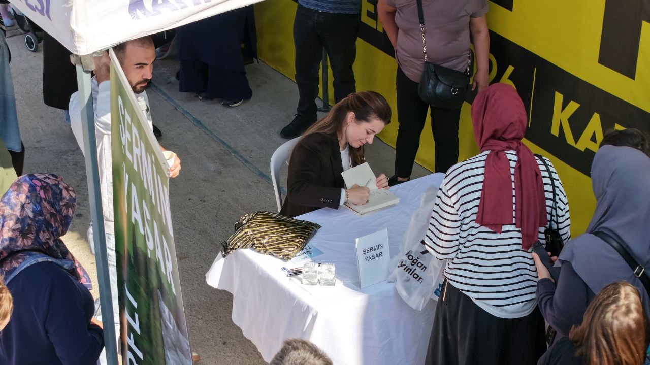 Kahramanmaraş Kitap Fuarı'nda Şermin Yaşar Izdihamı! Çocuklar Imza Için Sıraya Girdi (5)