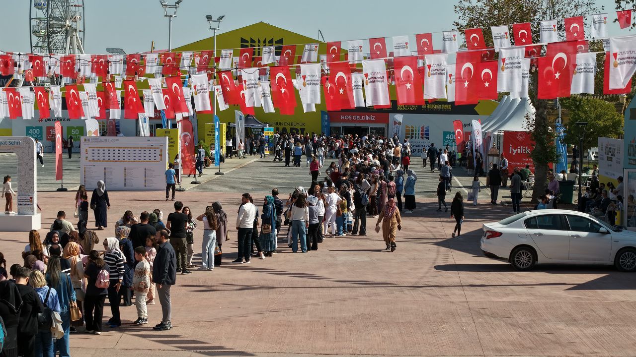 Kahramanmaraş Kitap Fuarı'nda Tarihi Rekor! Ziyaretçi Sayısı 400 Bini Aştı (13)