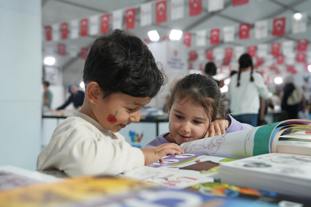 Kahramanmaraş Kitap Fuarı'nda Tarihi Rekor! Ziyaretçi Sayısı 400 Bini Aştı (2)