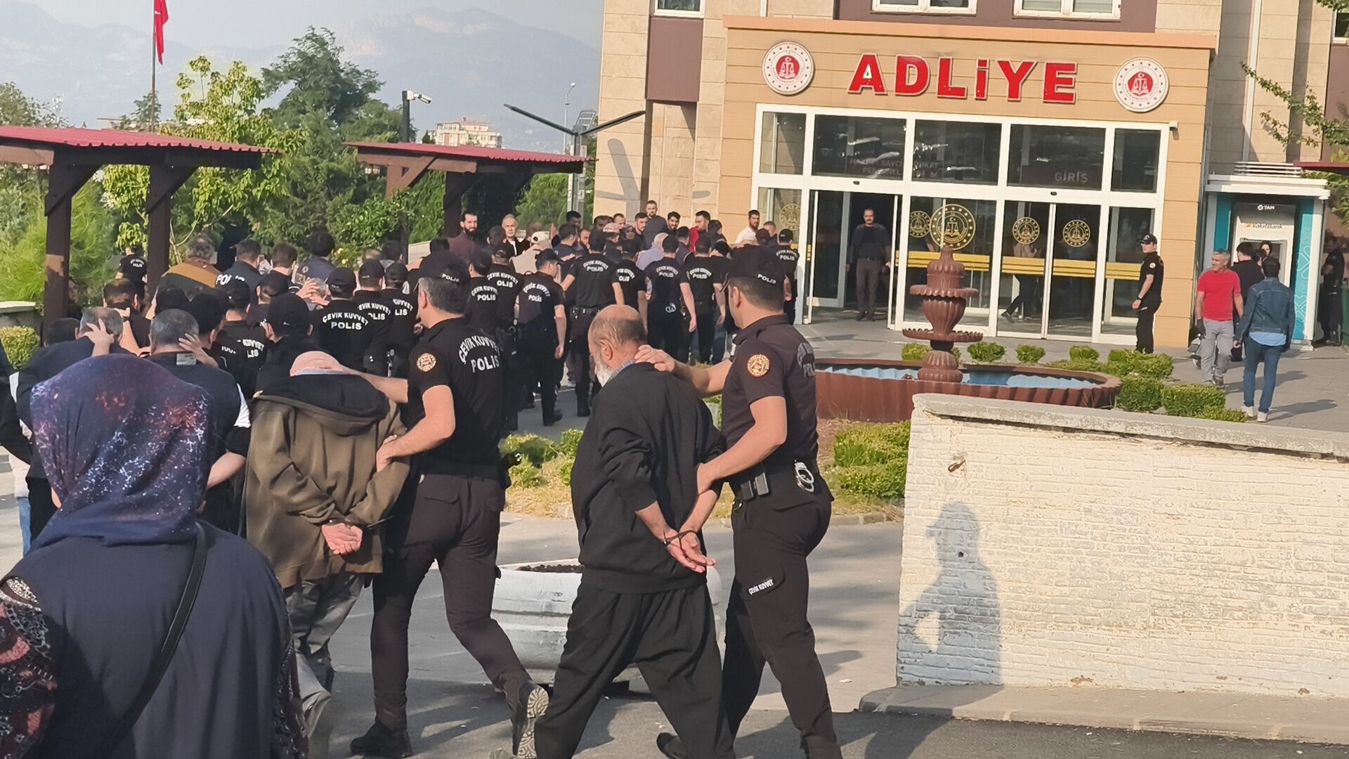Kahramanmaraş Merkezli Deaş Operasyonunda 22 Tutuklama (2)