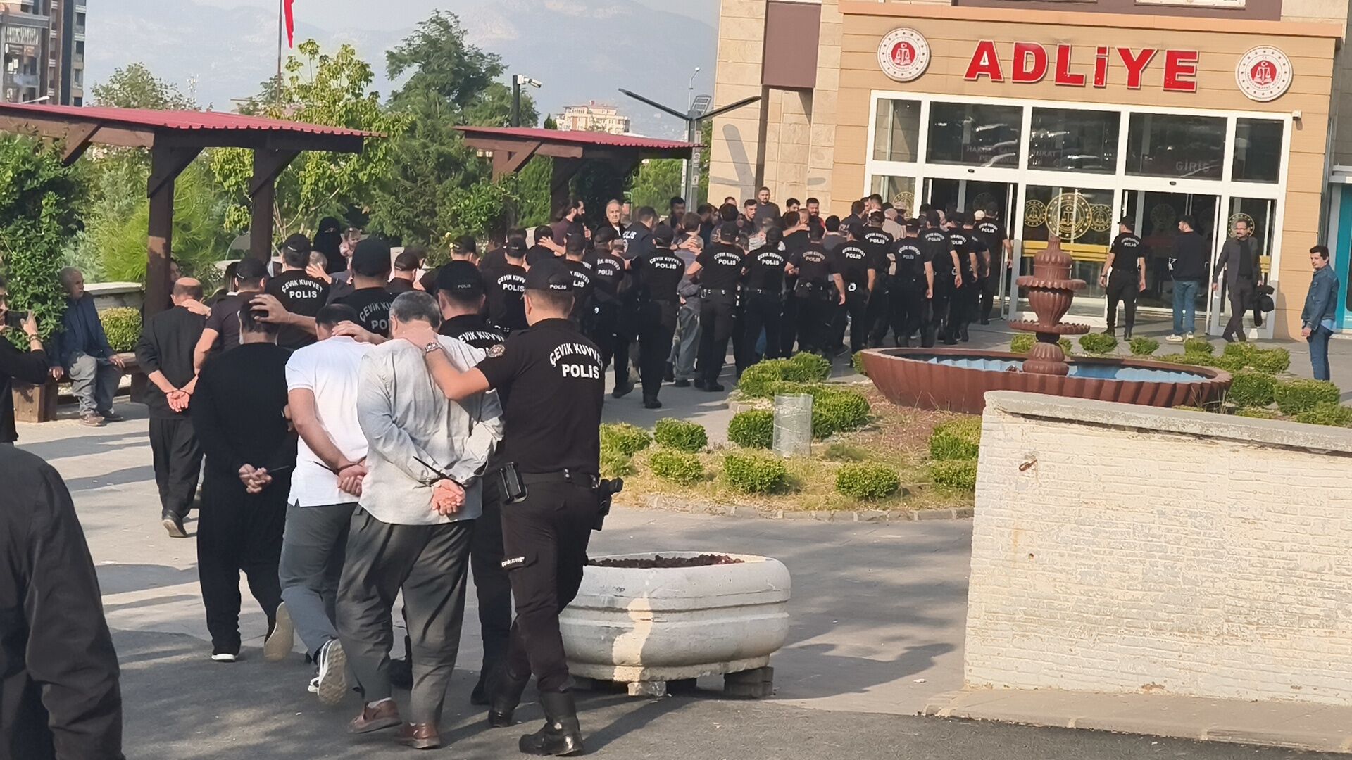 Kahramanmaraş Merkezli Deaş Operasyonunda 22 Tutuklama (5)