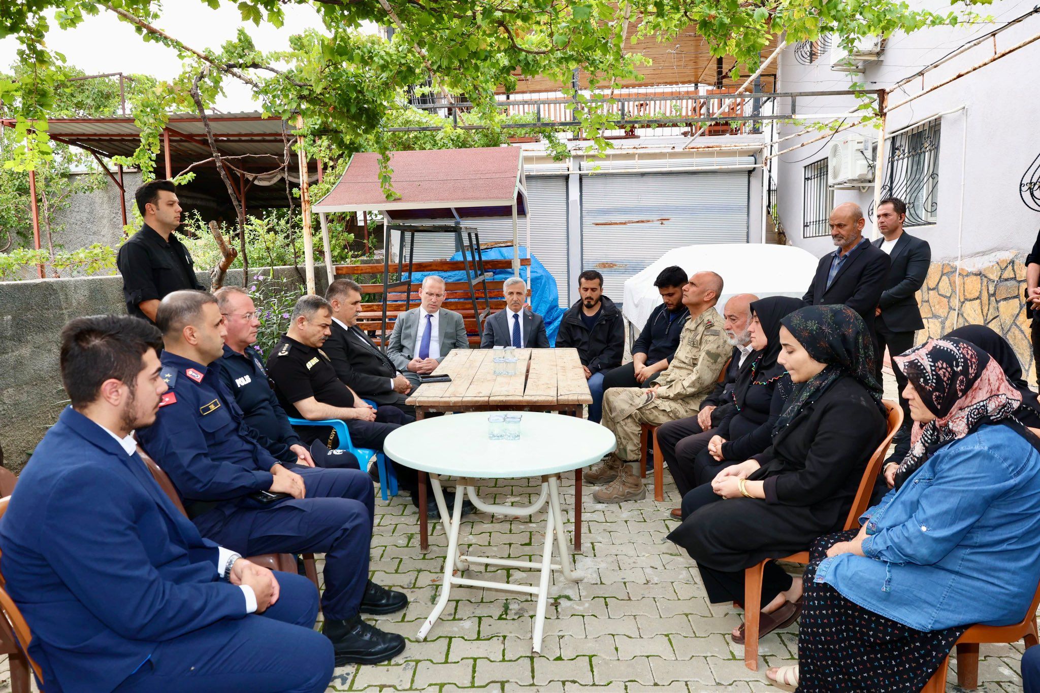 Kahramanmaraş Valisi Mükerrem Ünlüer'den Hayatını Kaybeden Polis Memurunun Ailesine Taziye Ziyareti (3)
