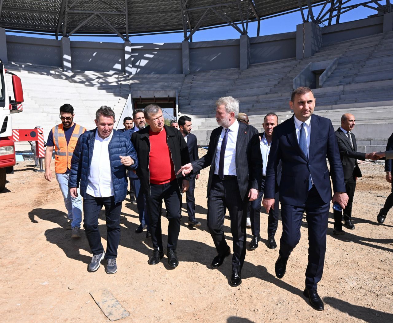 Kahramanmaraş'ın 17 Bin 500 Kişilik Stadyumuna Futbolun Efsanelerinden Tam Not