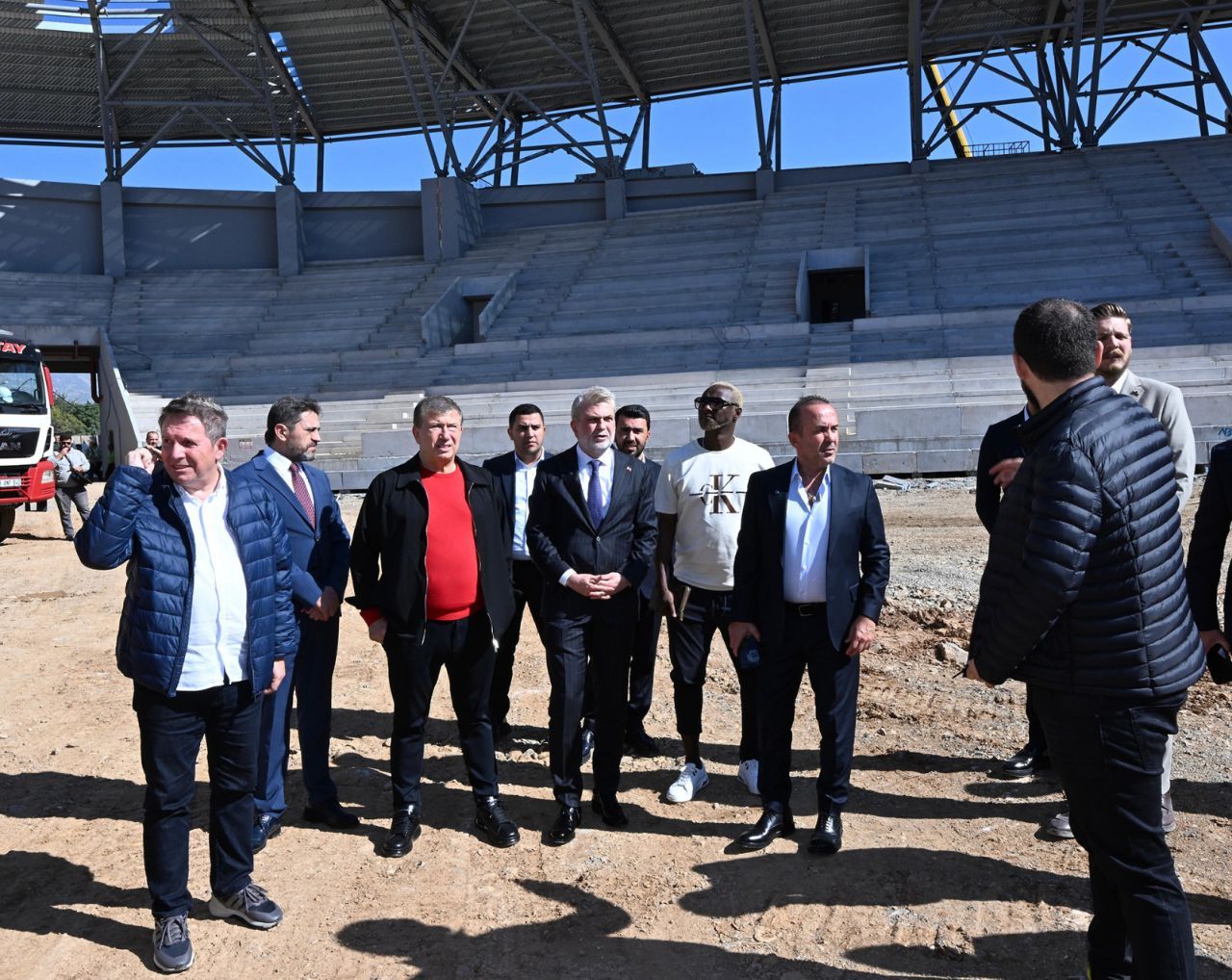 Kahramanmaraş'ın 17 bin 500 kişilik stadyumuna futbolun efsanelerinden tam not