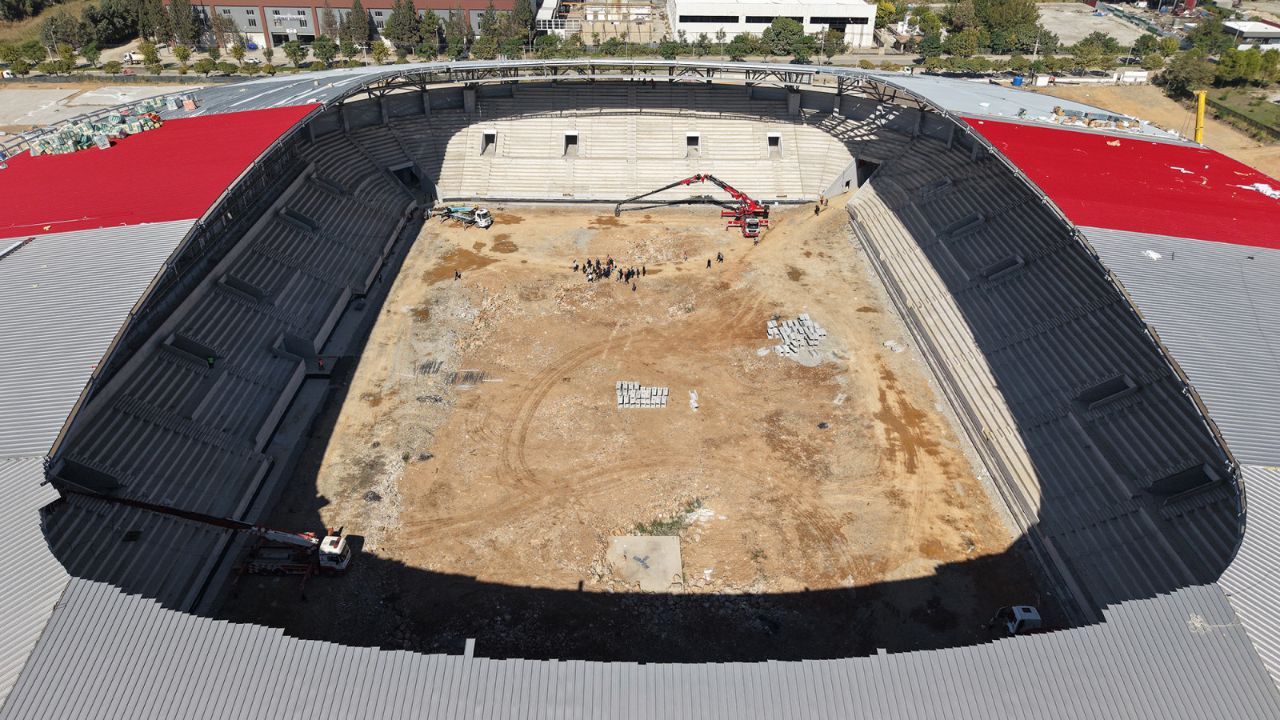 Kahramanmaraş'ın 17 Bin 500 Kişilik Stadyumuna Futbolun Efsanelerinden Tam Not3