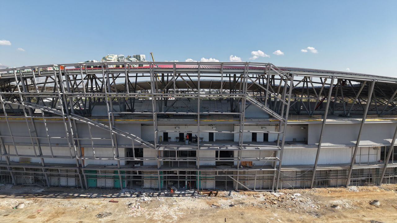 Kahramanmaraş'ın 17 Bin 500 Kişilik Stadyumuna Futbolun Efsanelerinden Tam Not4
