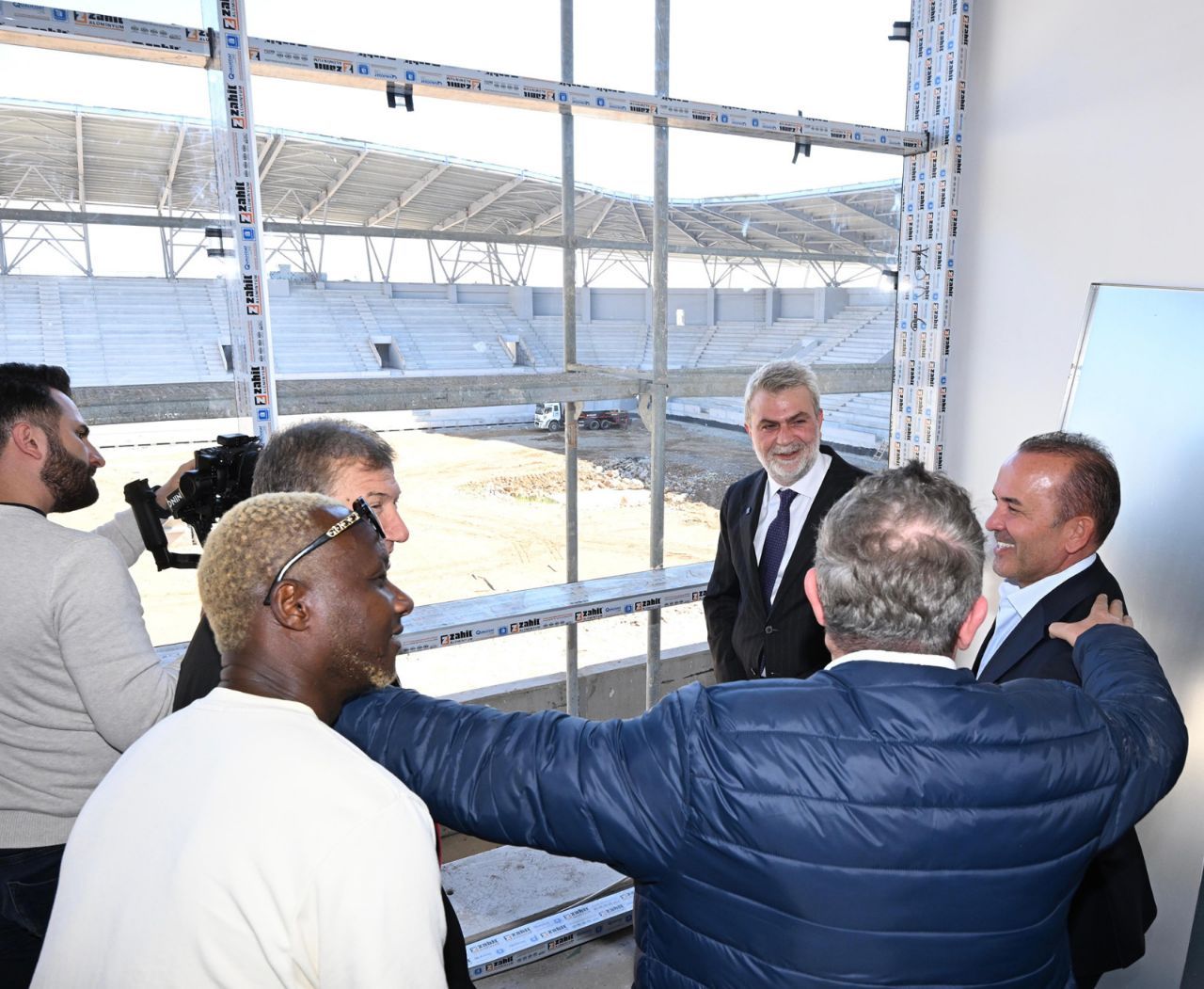 Kahramanmaraş'ın 17 Bin 500 Kişilik Stadyumuna Futbolun Efsanelerinden Tam Not5