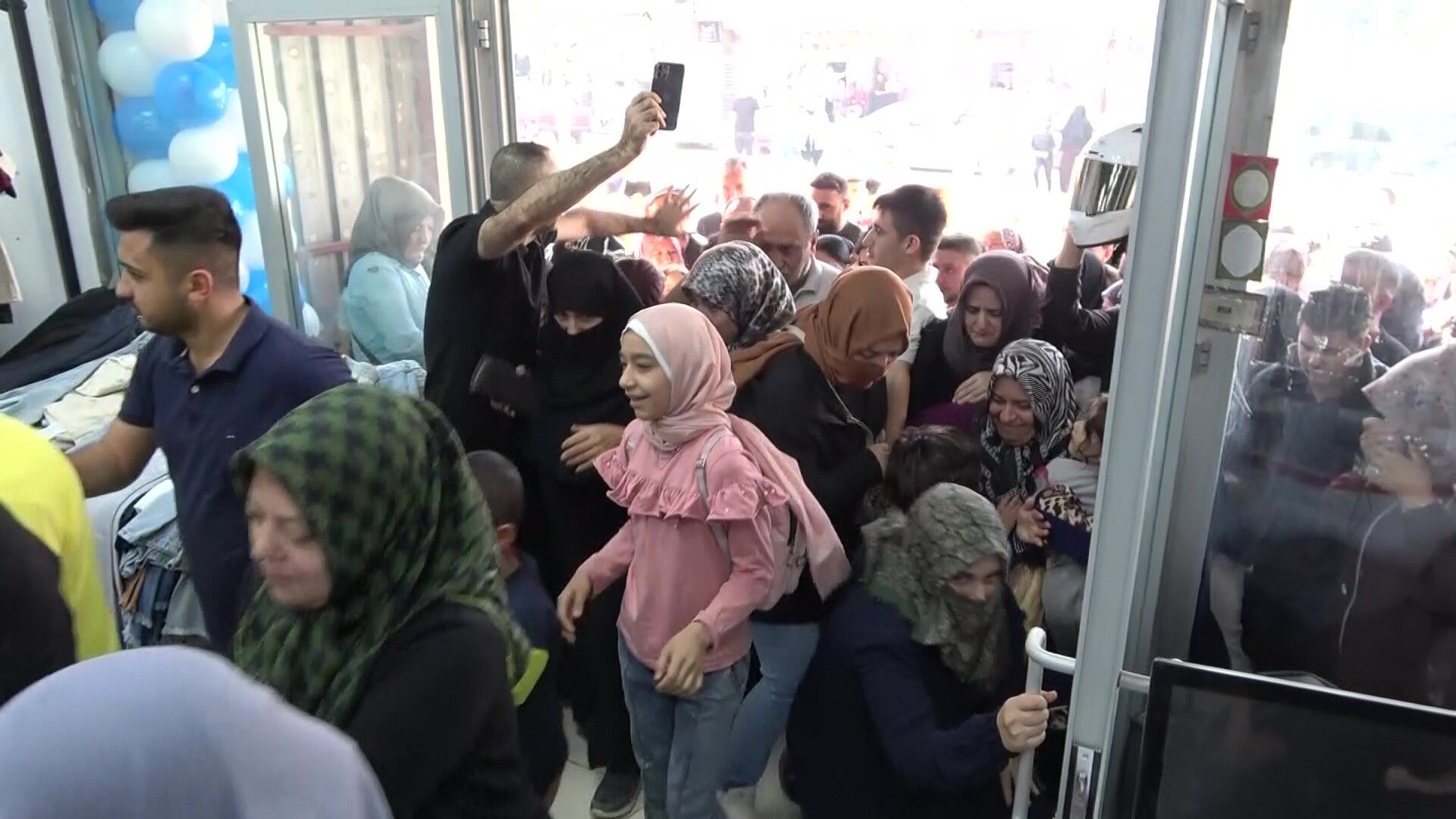 Kahramanmaraş’ta 100 Tl’lik Giyim Kampanyası İzdihama Neden Oldu! (4)