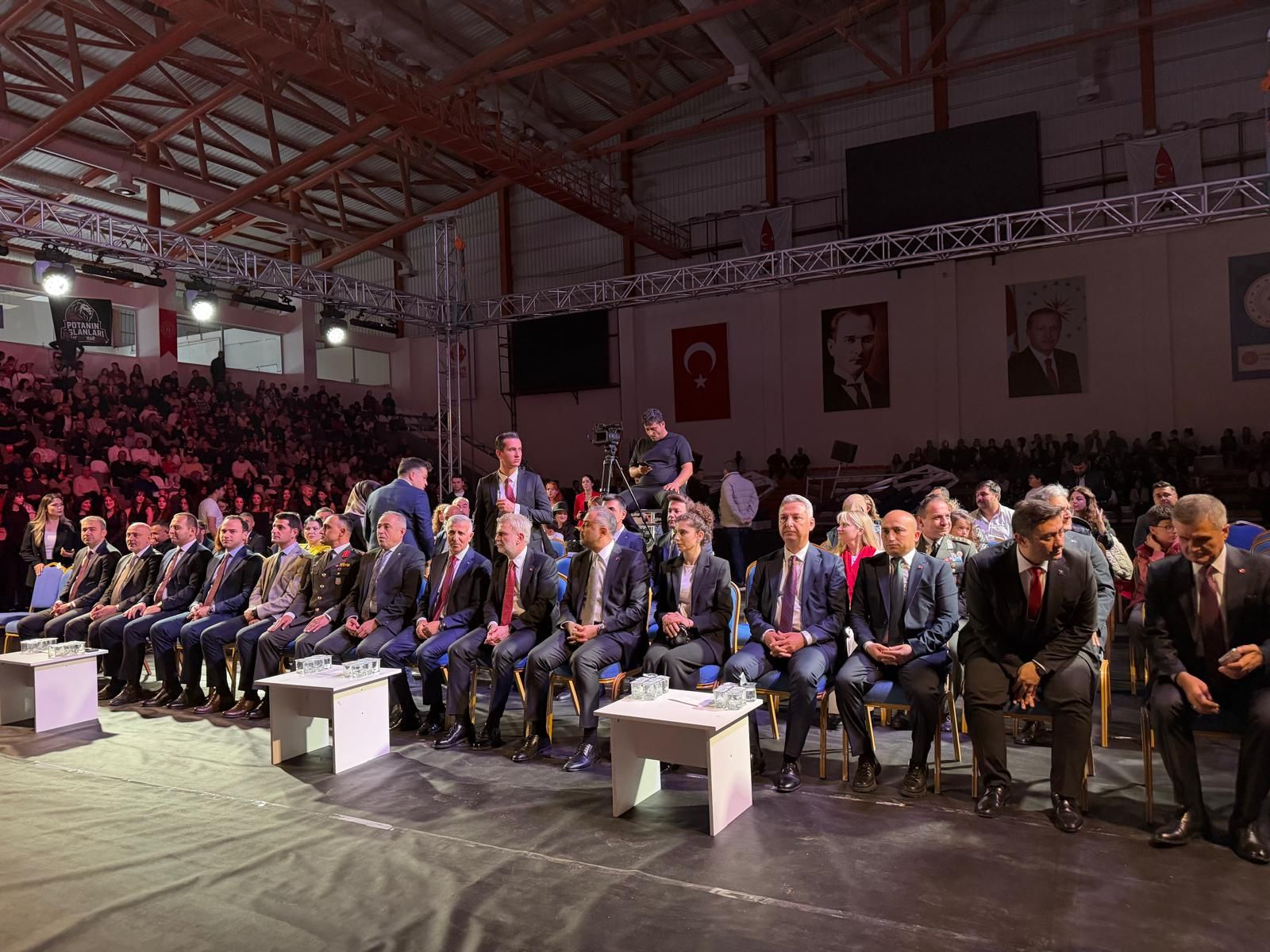 Kahramanmaraş’ta 1.300 Öğrenciden Cumhuriyet’e Özel Konser-1