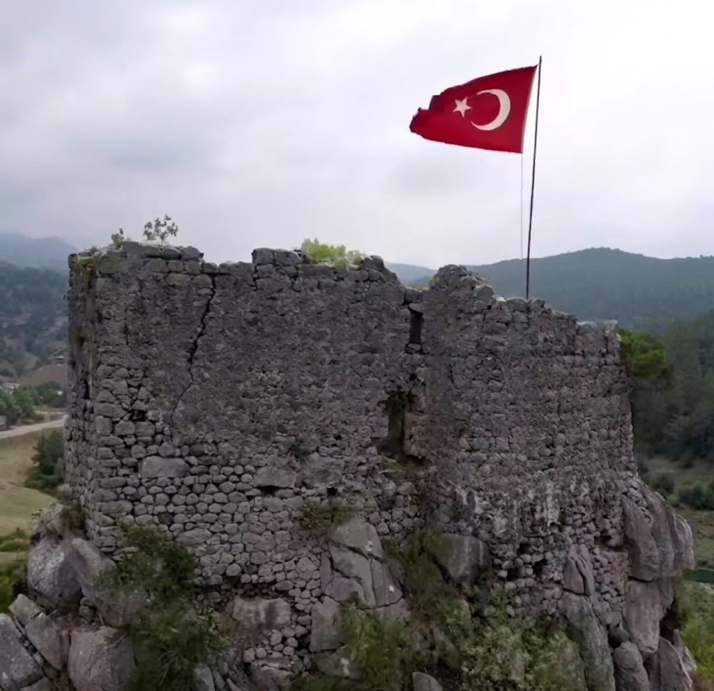 Kahramanmaraş’ta 16 Asırlık Tarih! Kale Sarp Kayalıkların Zirvesinde (3)