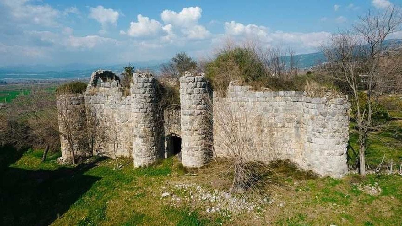 Kahramanmaraş'ta 980 metre yükseklikteki tarihi kale zamana meydan okuyor