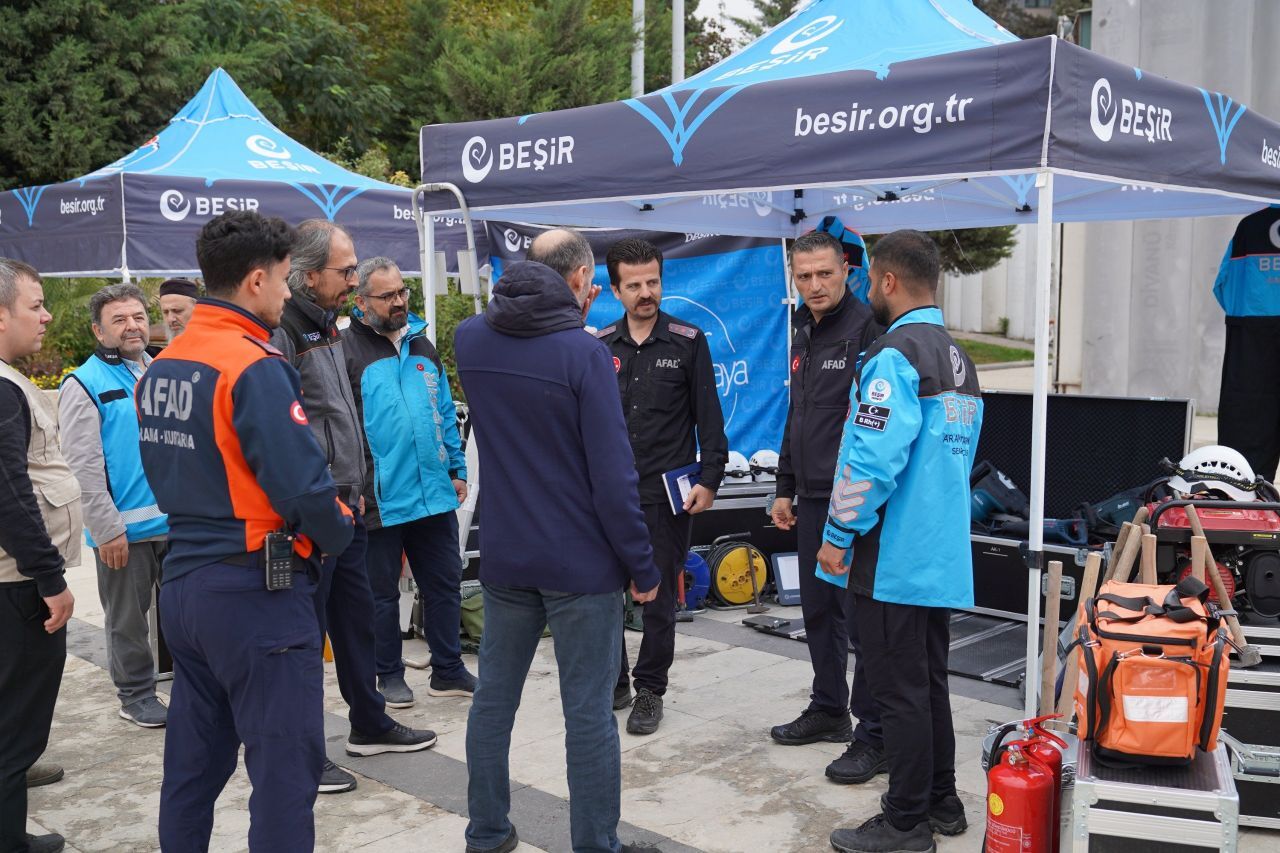Kahramanmaraş'ta Afad'dan Iki Noktada Afet Farkındalığı Çalışması (2)-1