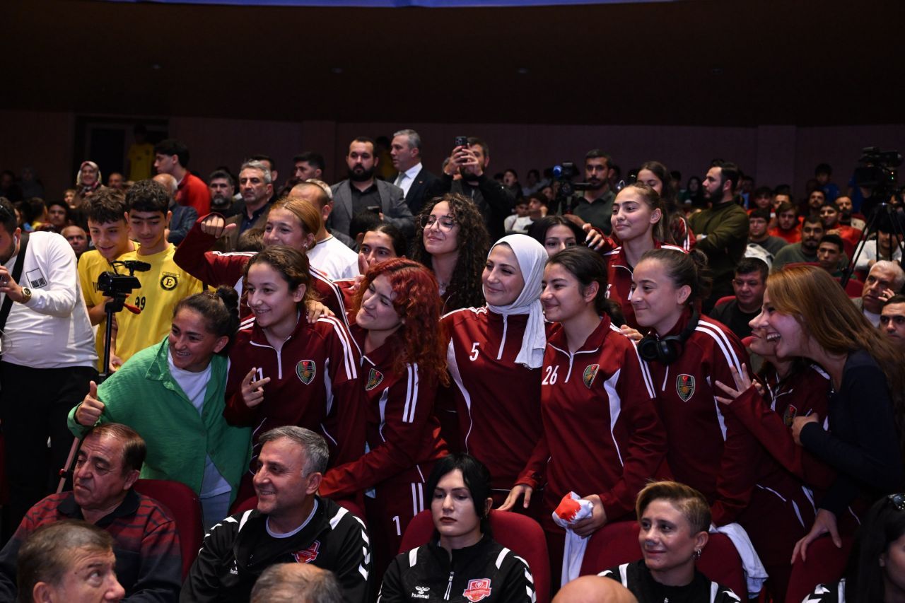 Kahramanmaraş'ta Amatör Spor Kulüplerine 15 Milyon Tl Destek! (2)