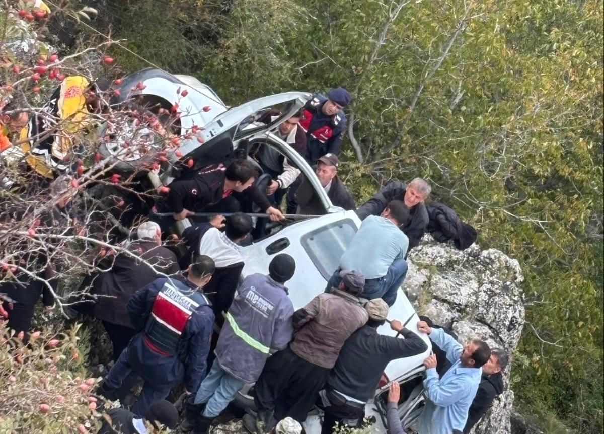 Kahramanmaraş’ta Araç Yoldan Aşağıya Düştü: 1 Yaralı
