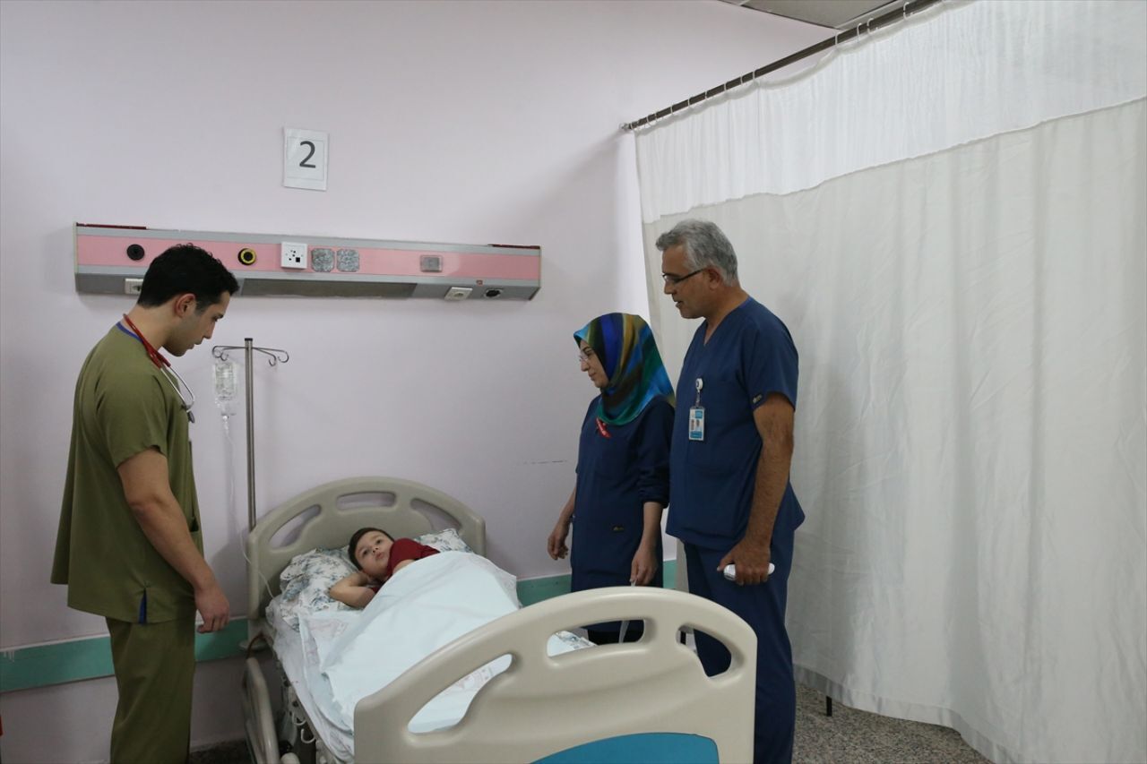 Kahramanmaraş’ta Büyüdüğü Hastaneye Doktor Olarak Döndü! Anne Ve Babasıyla Çalışıyor (3)