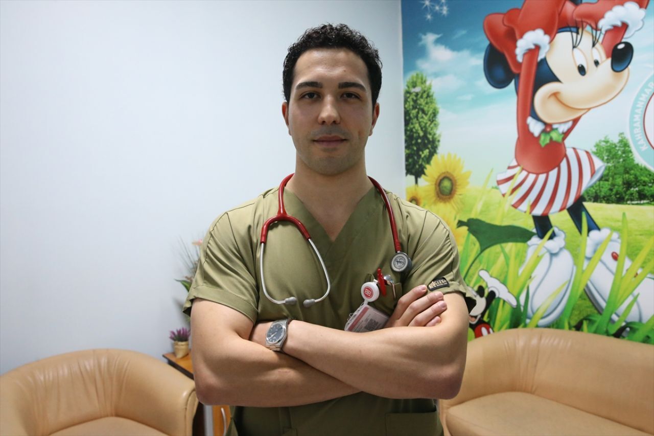 Kahramanmaraş’ta Büyüdüğü Hastaneye Doktor Olarak Döndü! Anne Ve Babasıyla Çalışıyor (6)