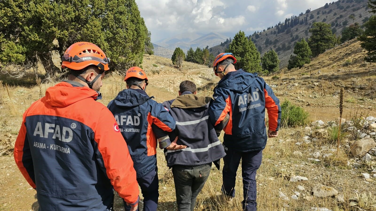 Kahramanmaraş’ta Dağlık Arazide Mahsur Kalan Çoban Kurtarıldı (1)