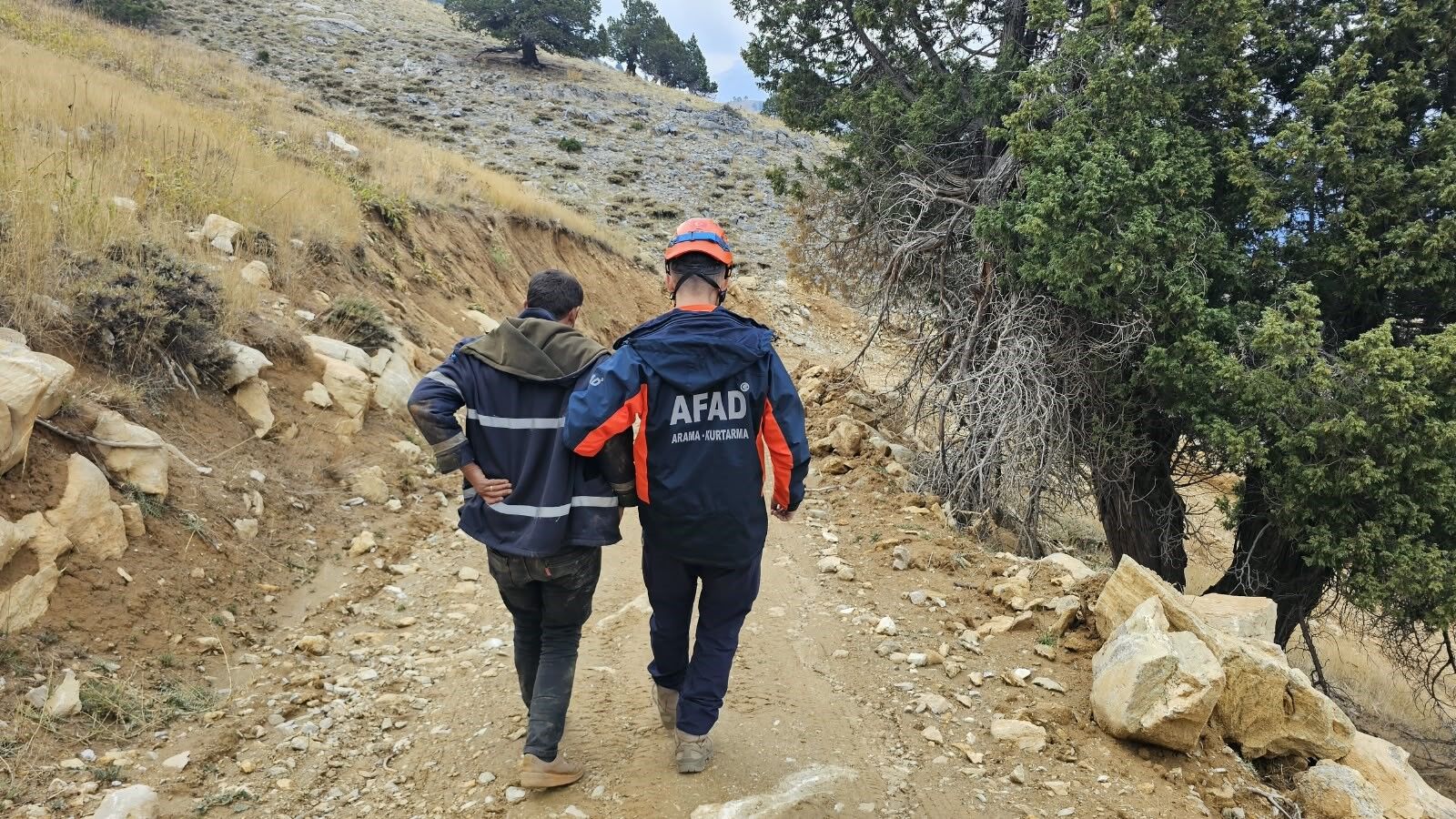 Kahramanmaraş’ta Dağlık Arazide Mahsur Kalan Çoban Kurtarıldı (2)