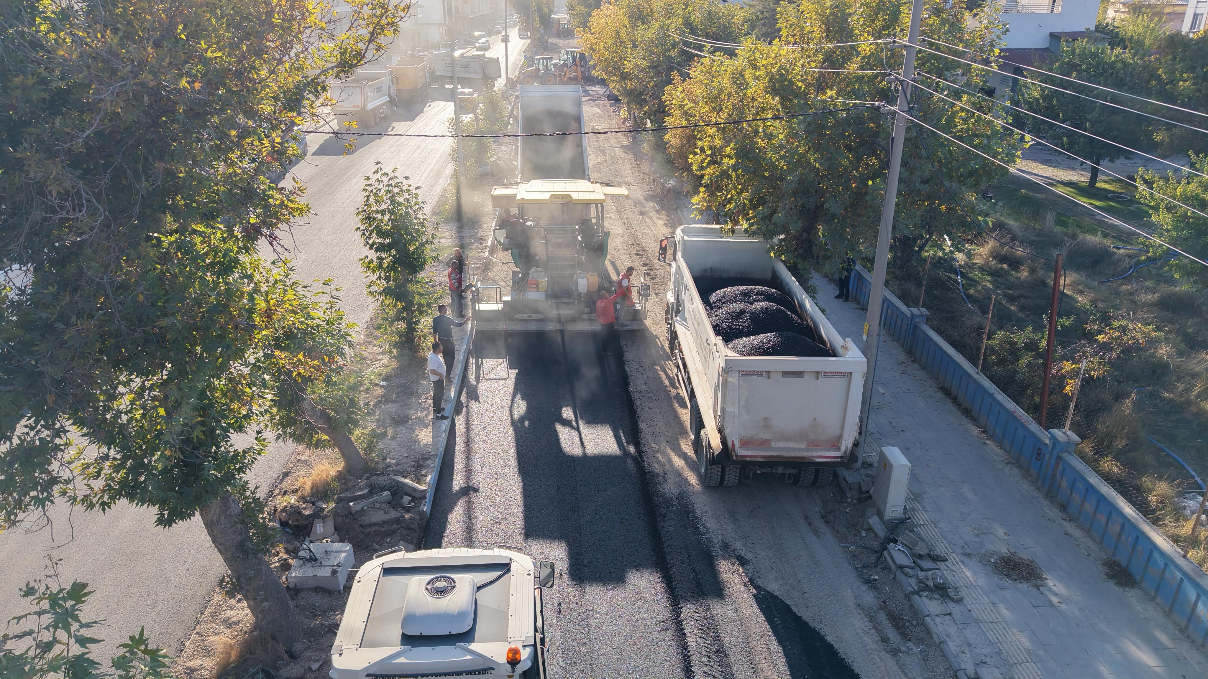Kahramanmaraş’ta Deprem Konutlarına Giden Yol Baştan Sona Yenileniyor (1)