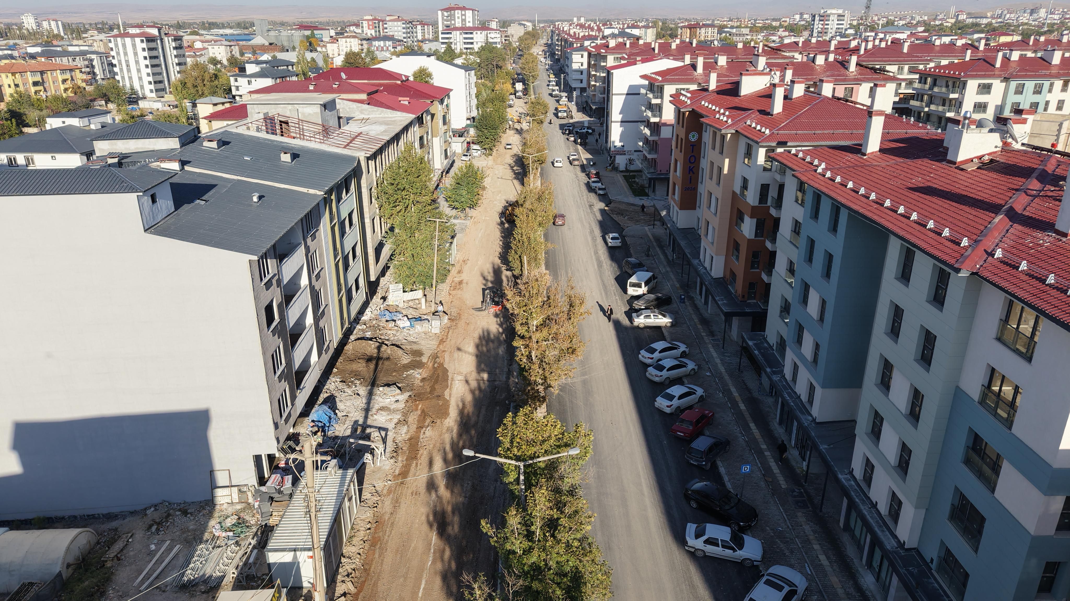 Kahramanmaraş’ta Deprem Konutlarına Giden Yol Baştan Sona Yenileniyor (5)