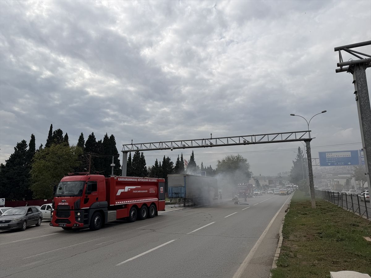 Kahramanmaraş'ta Fındık Yüklü Tırda Yangın Çıktı (4)