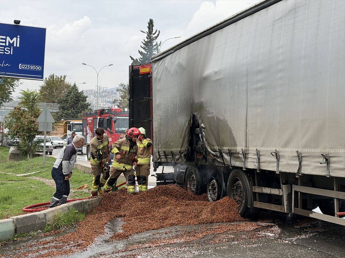 Kahramanmaraş'ta Fındık Yüklü Tırda Yangın Çıktı (6)