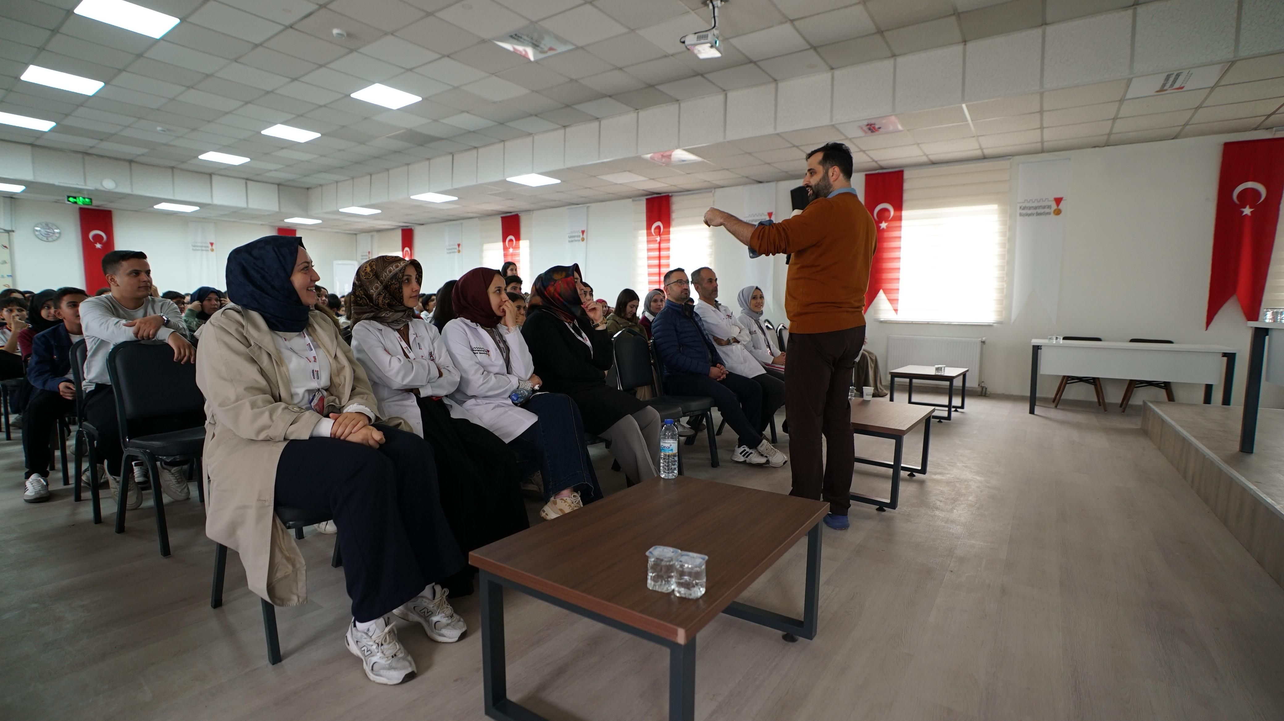 Kahramanmaraş'ta Gençlere Başarı İçin Önemli Tavsiyeler Verildi (2)
