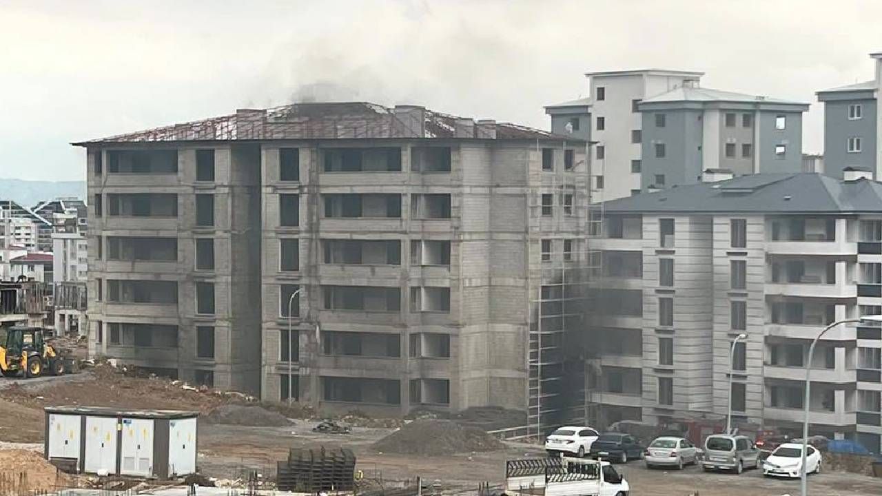 Kahramanmaraş'ta inşaat halindeki binada korkutan yangın
