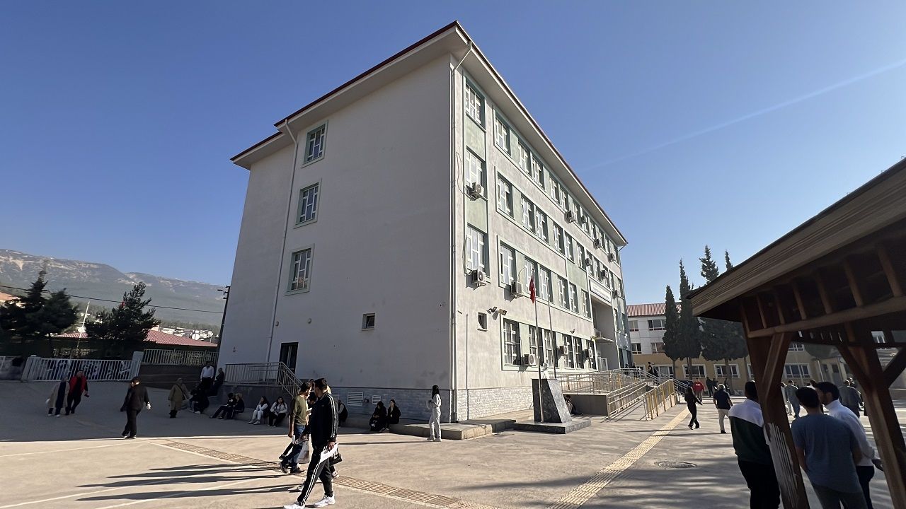 Kahramanmaraş'ta Kpss'ye 1 Dakika Geç Kalan Iki Aday Sınava Alınmadı (3)