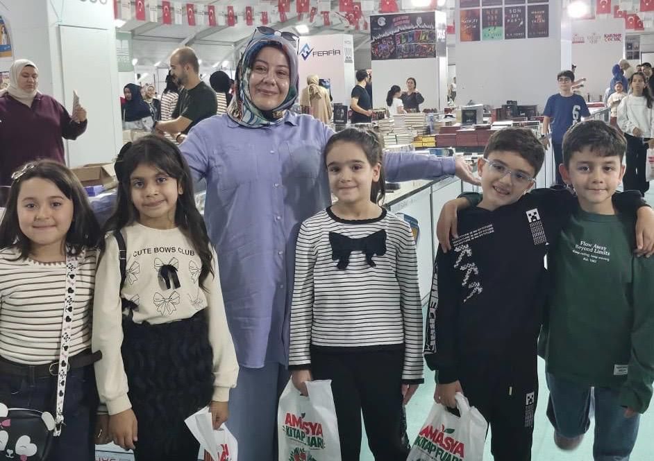 Kahramanmaraş’ta Öğretmen Selma Sarp Öğrencilerini Yazarlarla Buluşturdu (3)