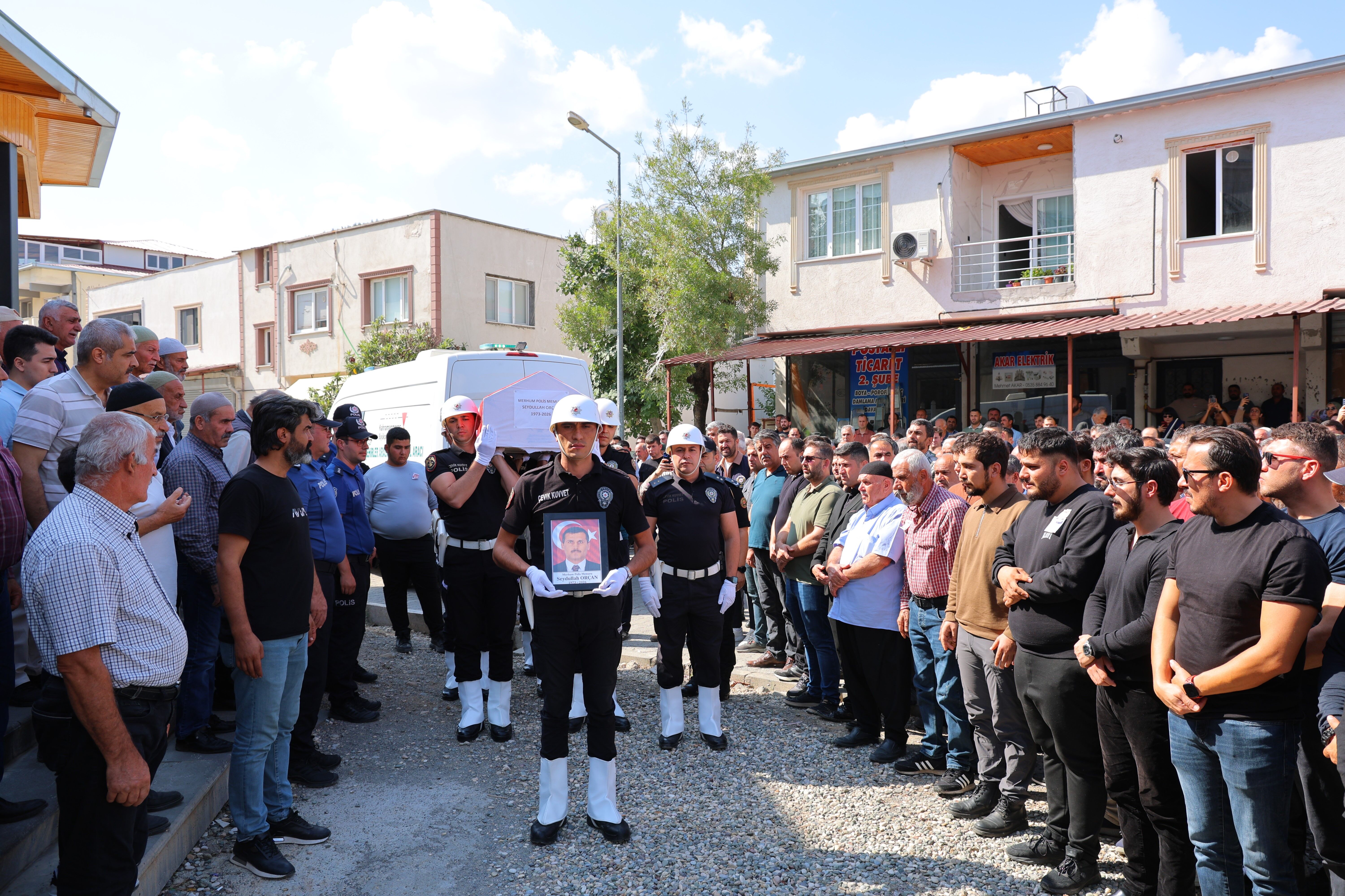 Kahramanmaraş’ta Öldürülen Polis Memuru Son Yolculuğuna Uğurlandı (5)