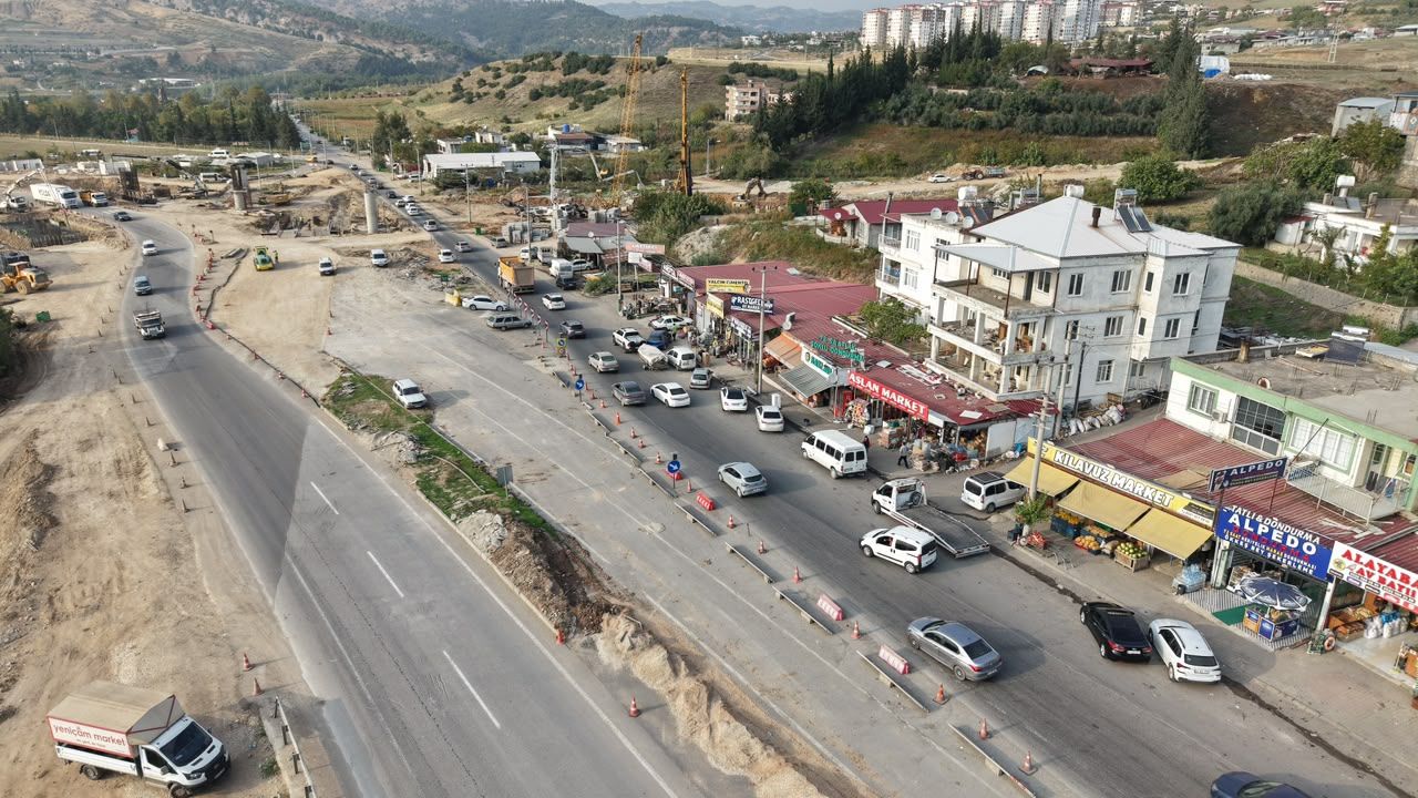 Kahramanmaraş’ta Şehir Girişindeki Kaçak İş Yerleri Kaldırılıyor (3)