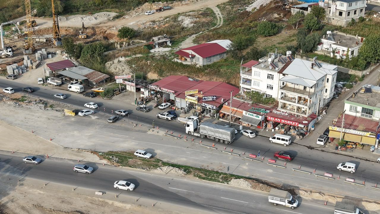 Kahramanmaraş’ta Şehir Girişindeki Kaçak İş Yerleri Kaldırılıyor (4)