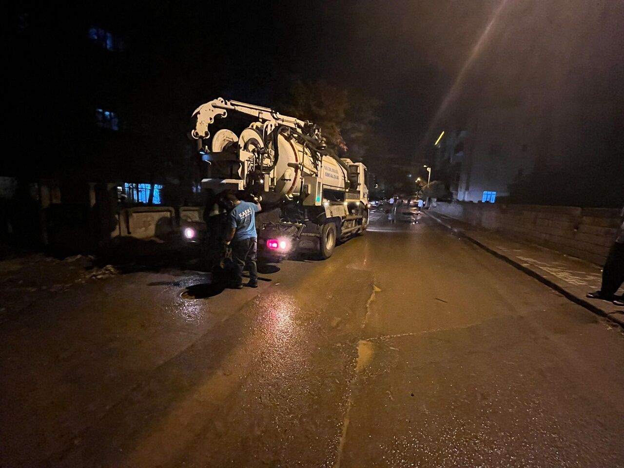 Kahramanmaraş’ta yağış sonrası KASKİ ekipleri gece gündüz sahada