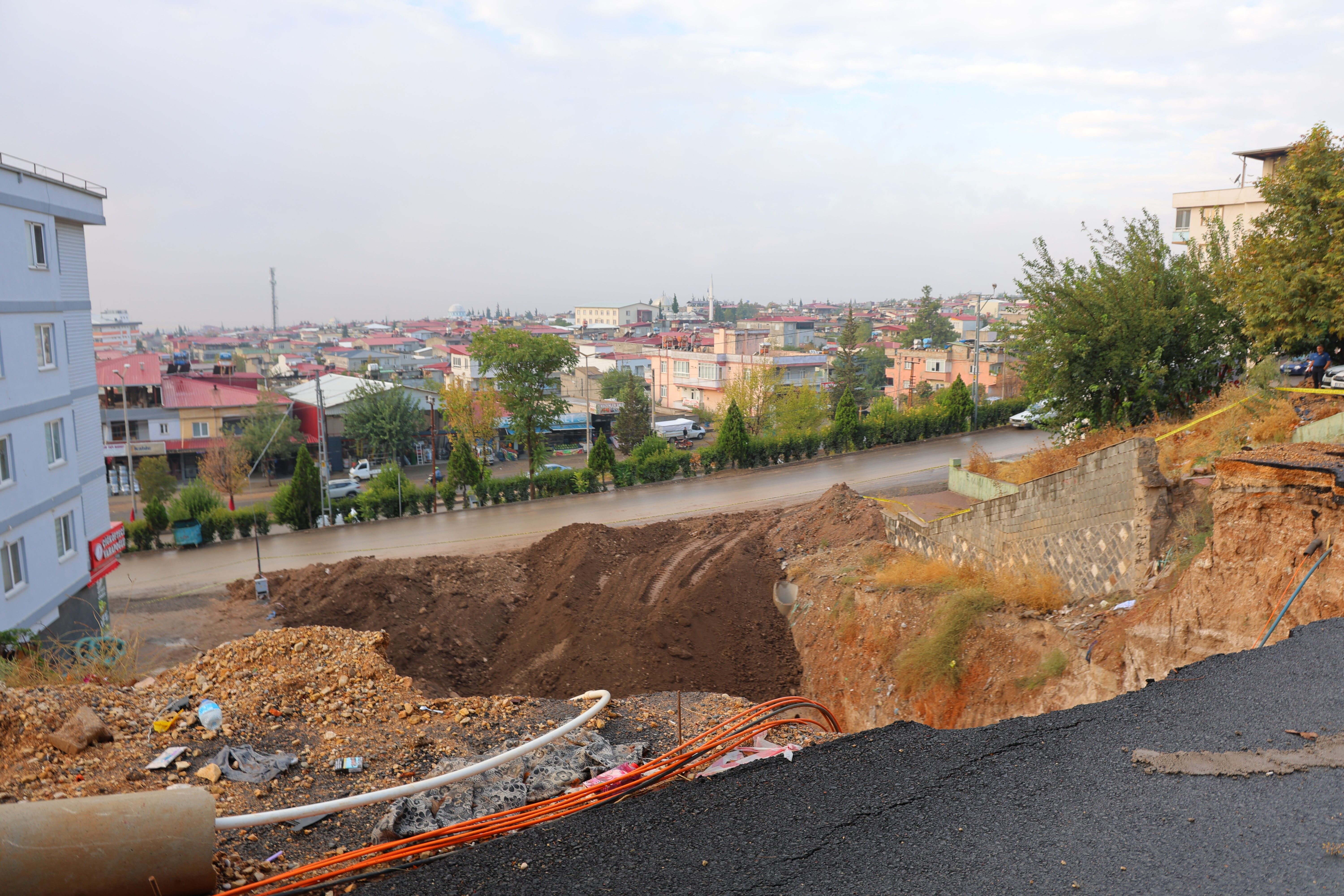Kahramanmaraş’ta Yol Çöktü! Vatandaşlar 36 Gündür Çözüm Bekliyor (2)