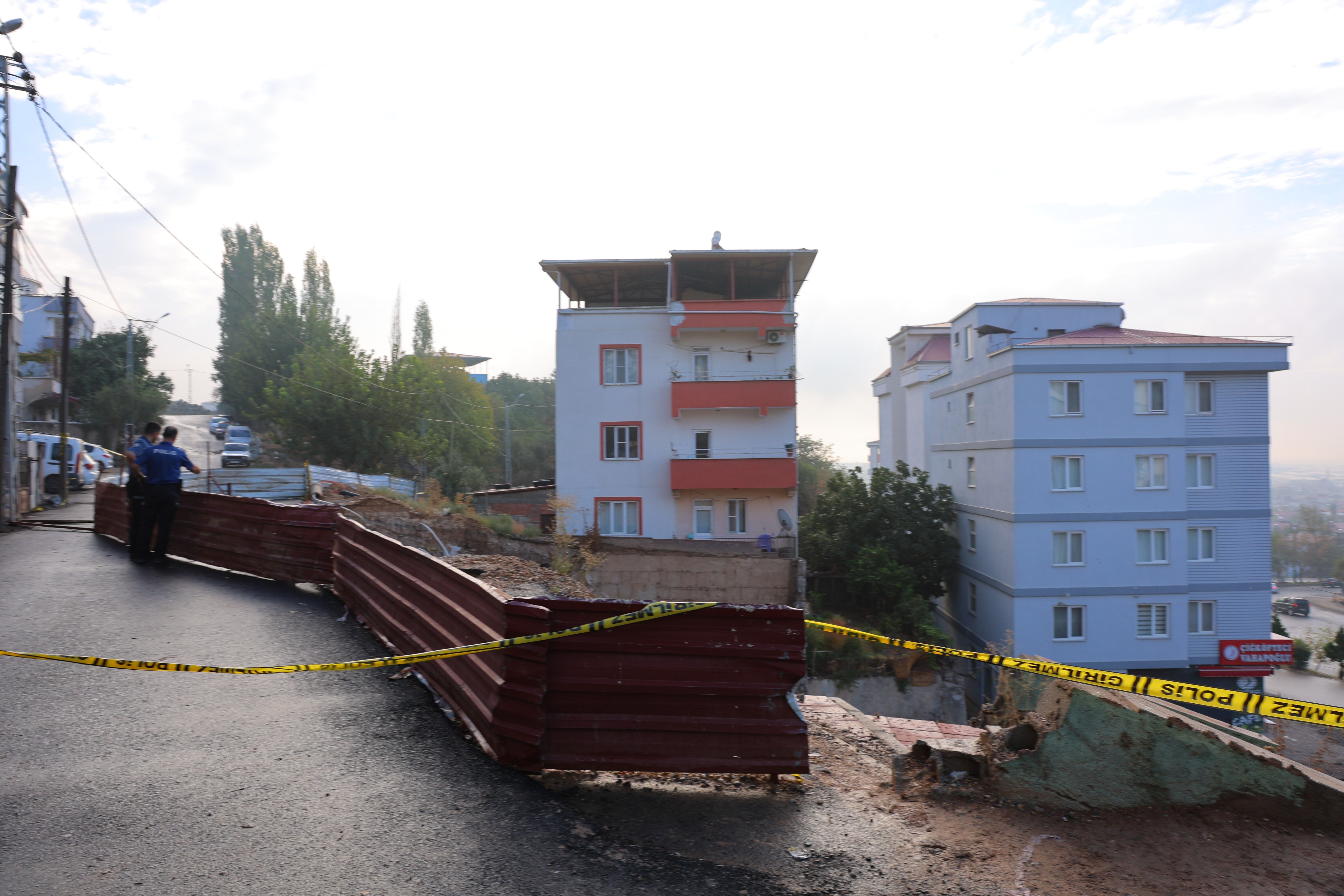 Kahramanmaraş’ta Yol Çöktü! Vatandaşlar 36 Gündür Çözüm Bekliyor (3)