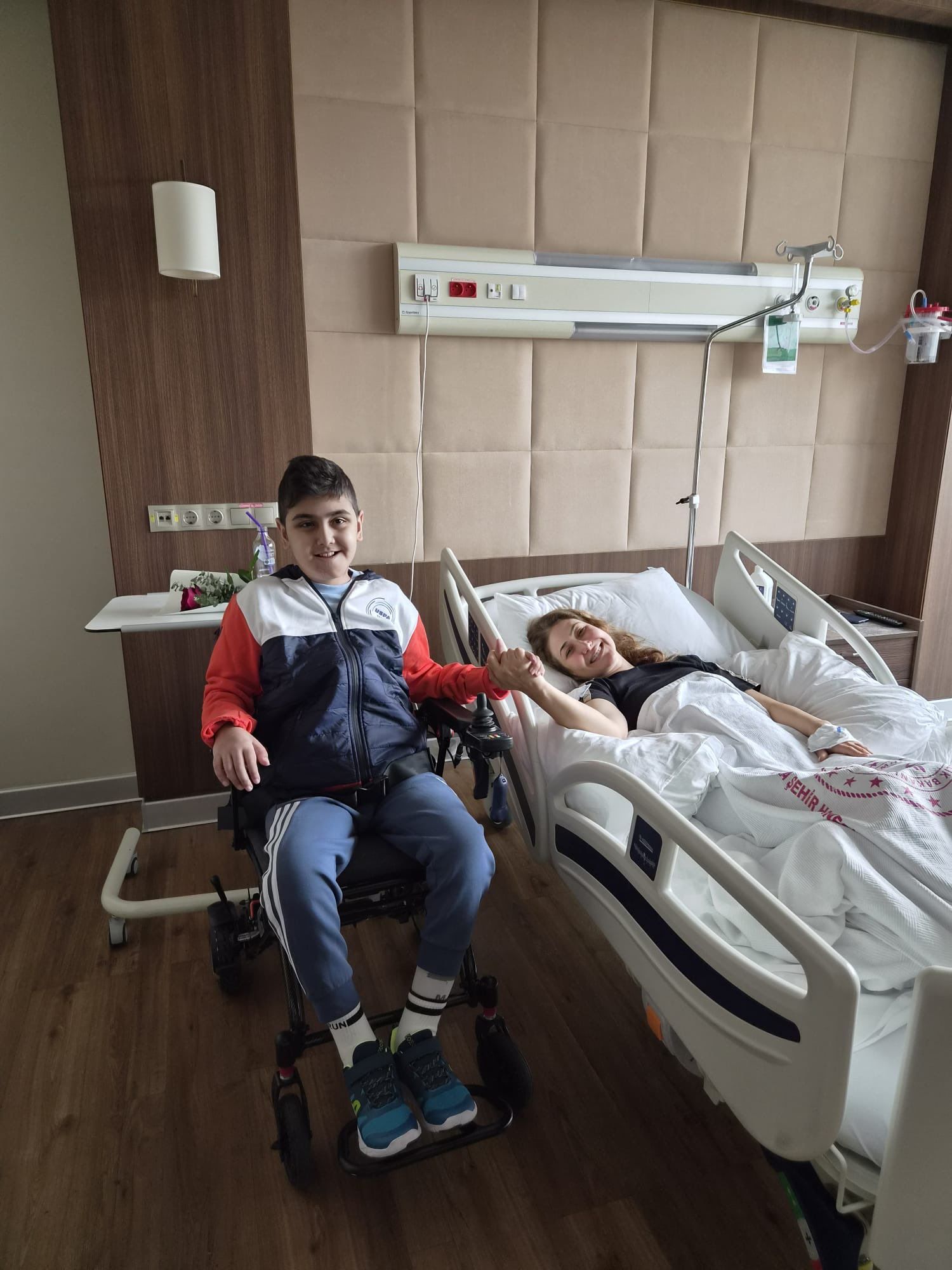 Kahramanmaraş’taki Okul Saldırısında Yaralanan Öğrenci, Kazada Yaralanan Vekili Ziyaret Etti (1)