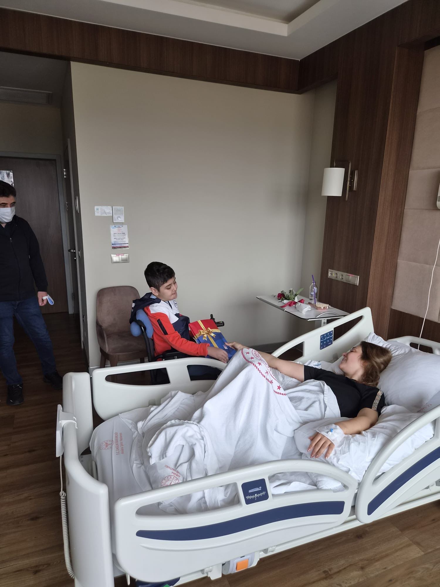 Kahramanmaraş’taki Okul Saldırısında Yaralanan Öğrenci, Kazada Yaralanan Vekili Ziyaret Etti (4)