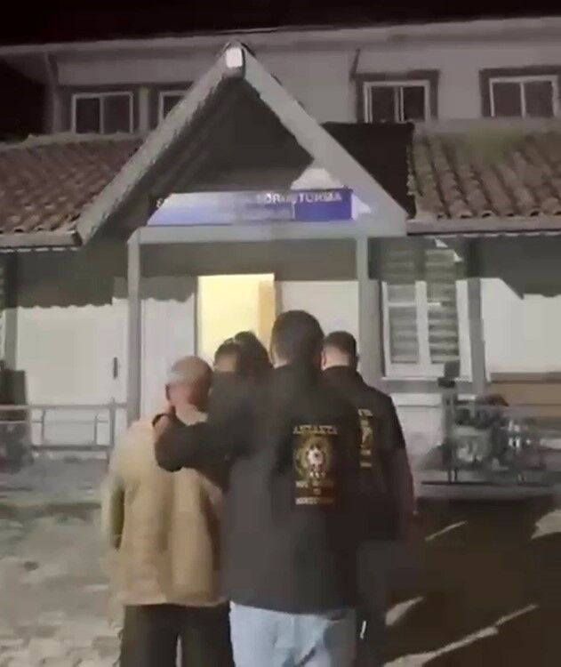 Kendisinden 45 Yaş Küçük Kadınla Evlenmek Isterken Dolandırıldı! Akrabası Dahil 4 Gözaltı