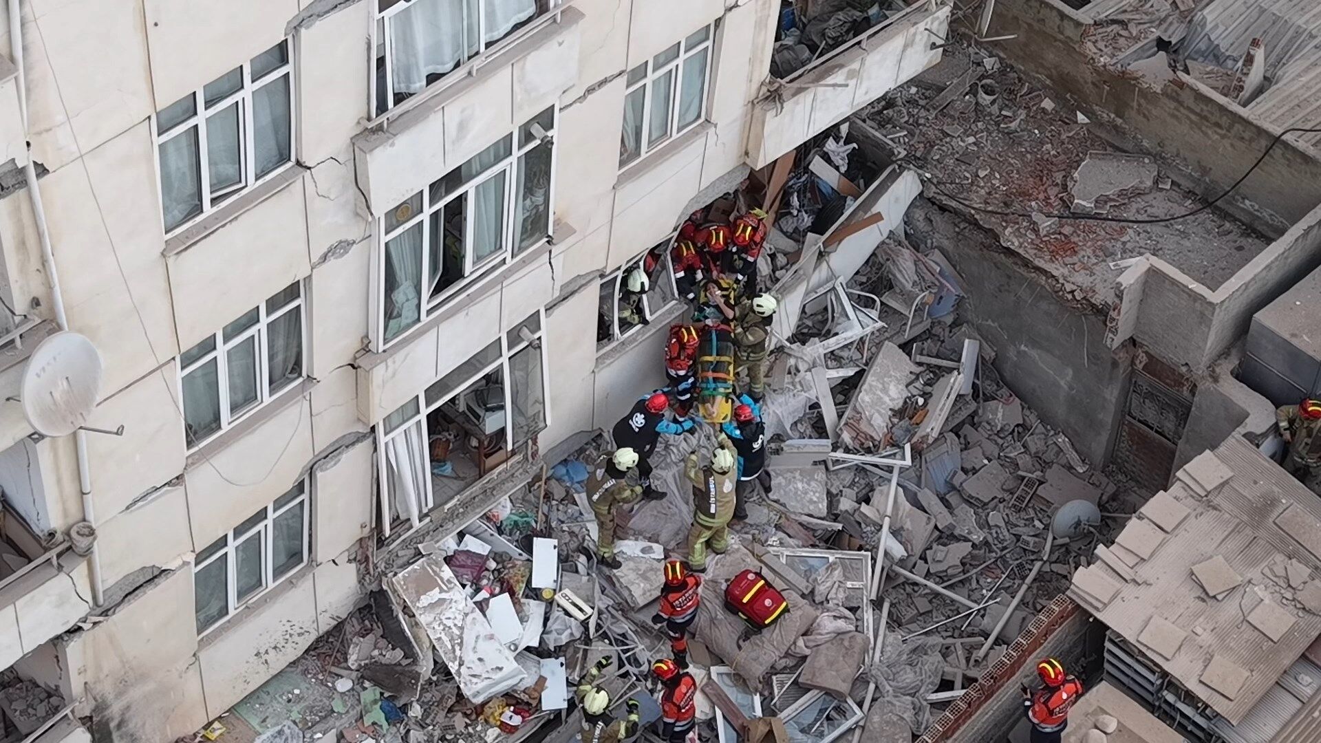 Maltepe'de Bina Çöktü, Ölü Var Mı Maltepe'de Çöken Kaç Yıllık, Neden Çöktü (4)