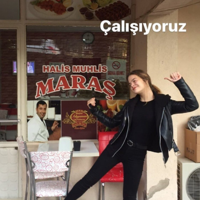Manifest'in Esin Bahat'ının 9 Yıl Önceki Hali Ortaya Çıktı !Çiğ Köftecide Çalışmış-1