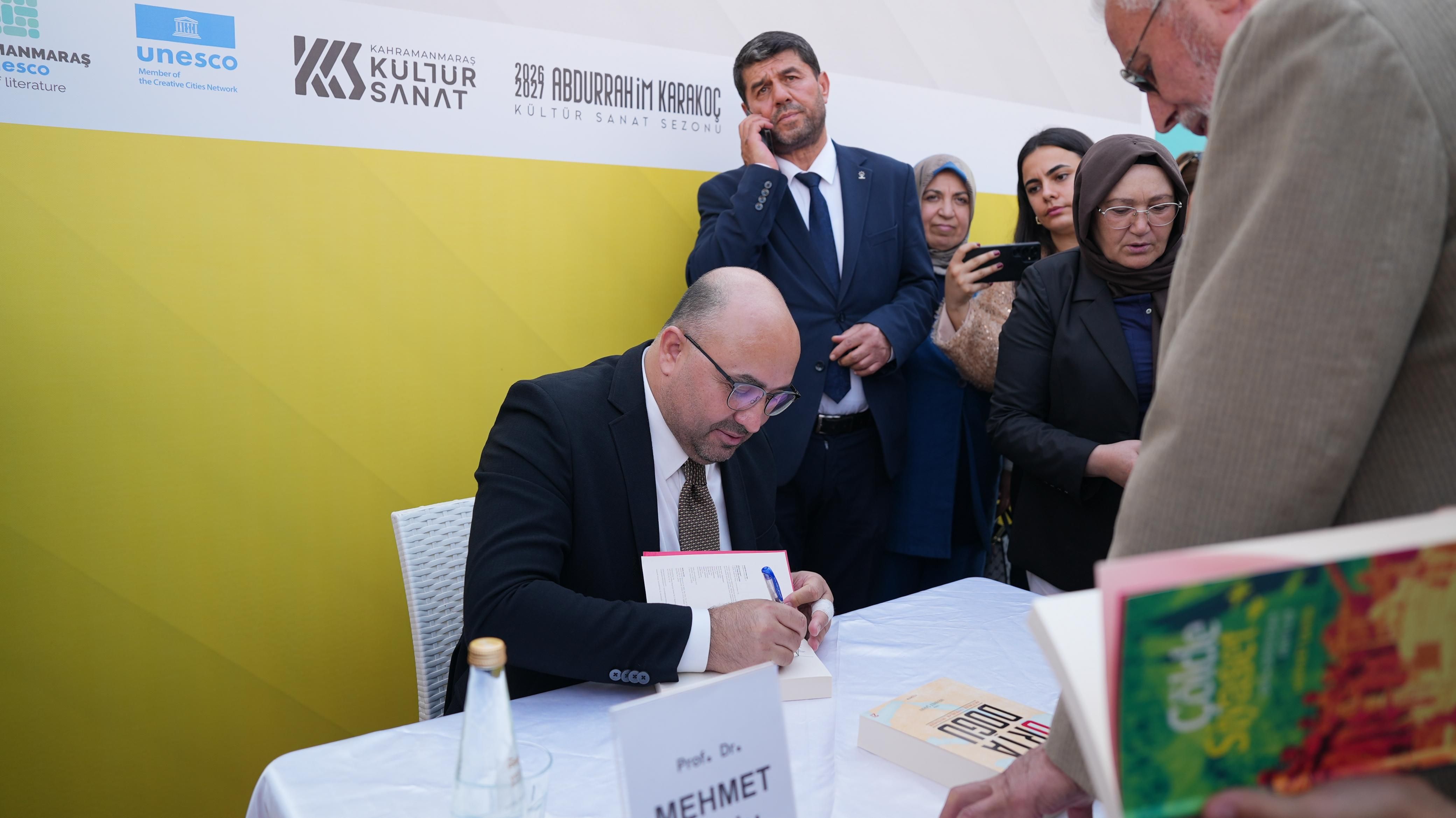 Mehmet Şahin Kahramanmaraş Kitap Fuarı’nda Ortadoğu Ve Türkiye’nin Dış Politikasını Anlattı (12)