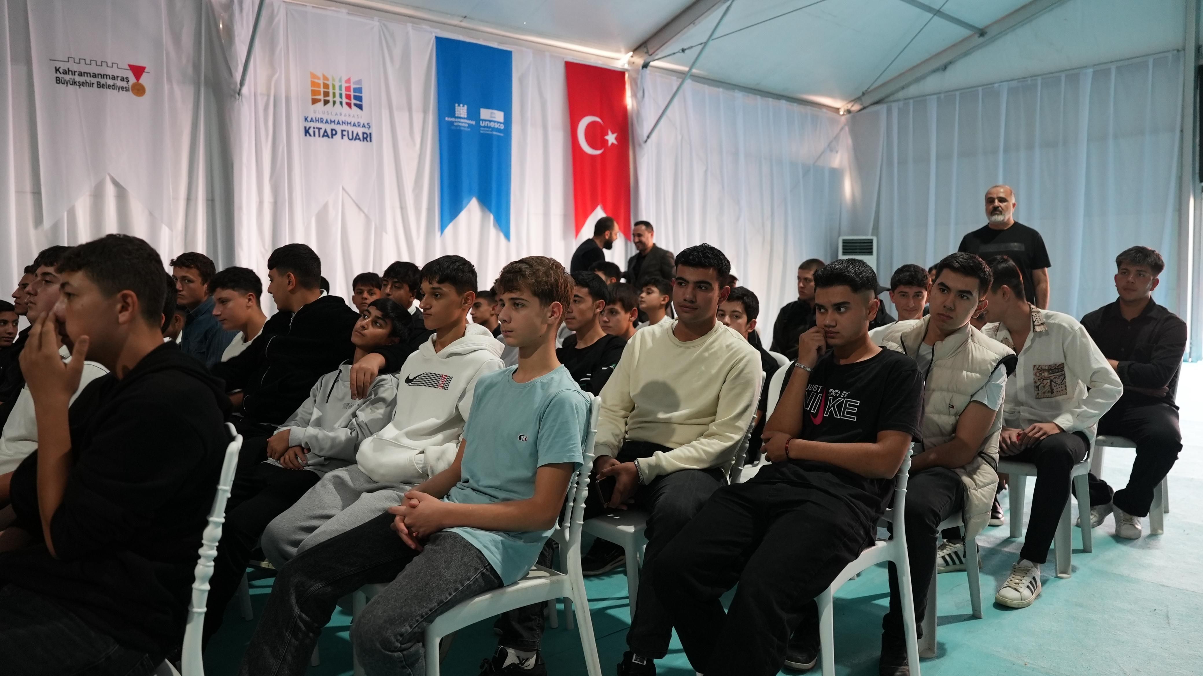 Mehmet Şahin Kahramanmaraş Kitap Fuarı’nda Ortadoğu Ve Türkiye’nin Dış Politikasını Anlattı (6)